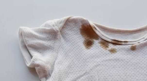 油筆印在衣服上怎么去掉，油性記號筆弄在衣服上怎么洗掉？圖1