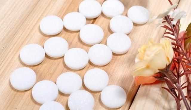 衛(wèi)生球和樟腦丸的區(qū)別，衛(wèi)生球不斷變小的條件和變化特點(diǎn)？圖2