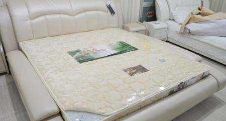 新床墊要不要撕掉薄膜,床墊上的塑料膜到底應(yīng)不應(yīng)該撕掉呢圖5