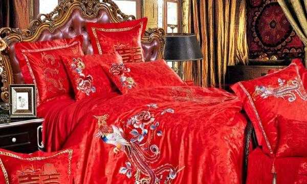 床上六件套是哪六件,結(jié)婚床上用品六件套買哪些圖1