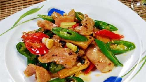 營(yíng)養(yǎng)彩椒炒牛肉是怎么做的視頻