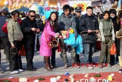 一般地?cái)偺兹Φ哪莻€圈的尺度是多少