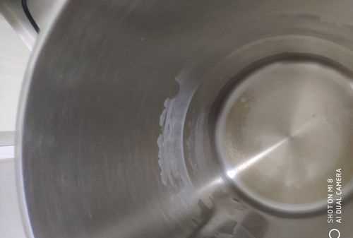 家用熱水瓶內(nèi)膽壁上的金屬是什么