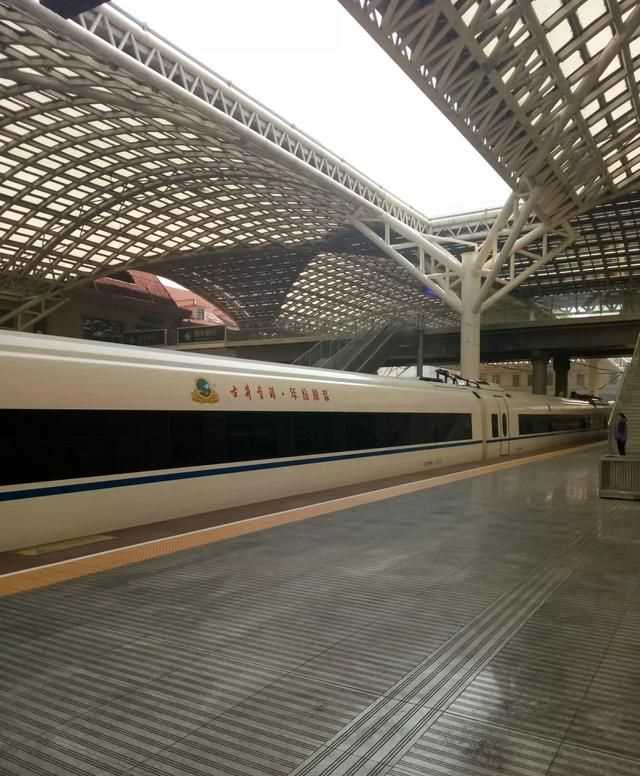 沒身份證怎么坐火車怎么取票，從未辦理過身份證，怎么坐火車？圖1