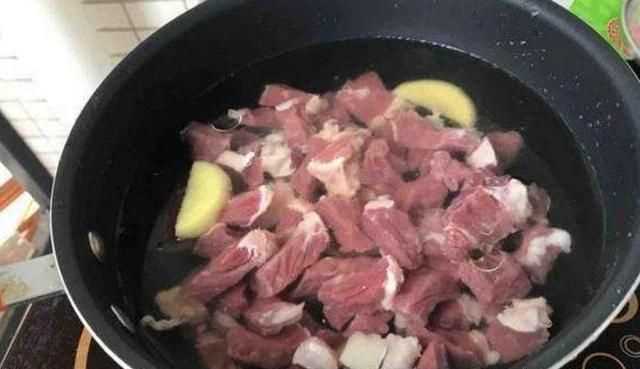 肉焯水是冷水下鍋還是熱水下鍋，煮肉頭冷水下鍋還是熱水下鍋？圖4