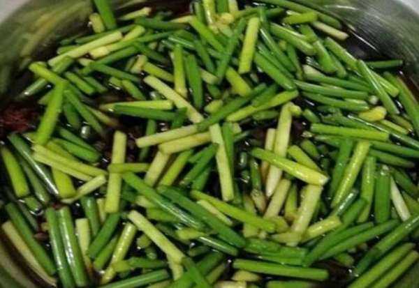 蒜苔吃不完怎么保存,蒜苔儲(chǔ)存的最好方法和溫度圖4