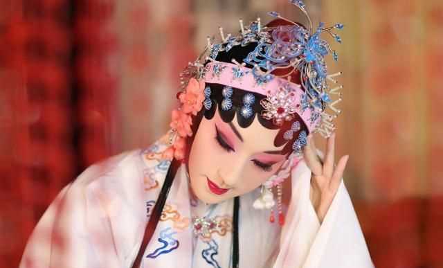 中國(guó)五大戲曲劇種有哪些?分別寫(xiě)出兩個(gè)代表曲目
