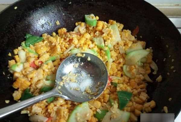 炒玉米怎么炒,玉米怎么炒好吃又簡(jiǎn)單的做法視頻圖8