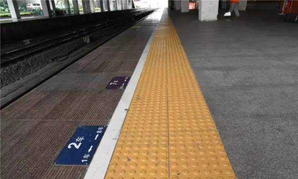 新手坐動(dòng)車怎么找車廂,新手坐高鐵怎么找車廂圖解圖6