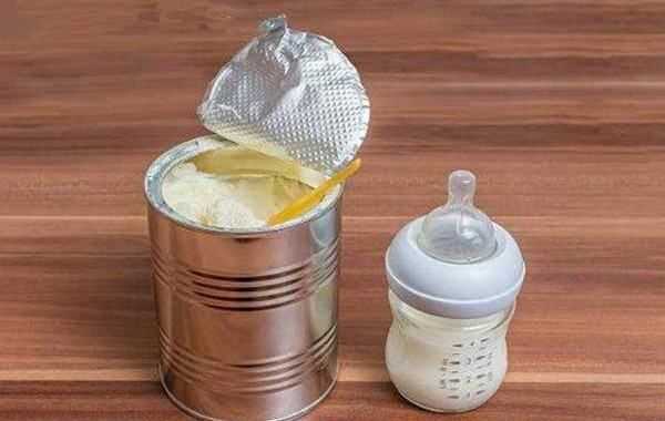 配方奶沖好沒喝完可以存放多久,沖好的奶粉可以放多長時間還能喝圖1