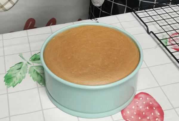 小烤箱烤6寸蛋糕時(shí)間,8寸戚風(fēng)蛋糕150度烤多久圖5