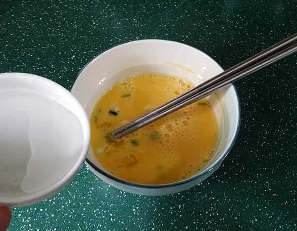 米飯?jiān)趺闯春贸?炒米飯?jiān)趺闯春贸杂趾?jiǎn)單圖10