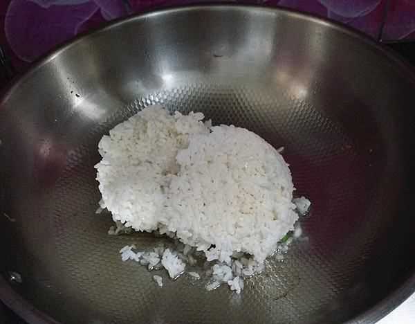 米飯?jiān)趺闯春贸?炒米飯?jiān)趺闯春贸杂趾?jiǎn)單圖15