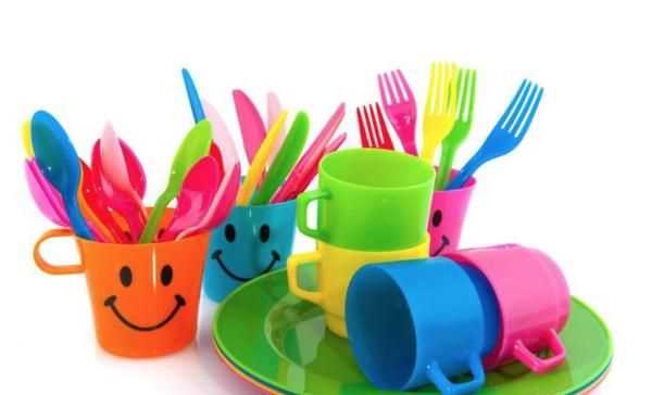 塑料杯子異味如何去除，一買來的塑料杯子總有臭味，我用熱開水加鹽沖洗，這樣有用嗎？圖1