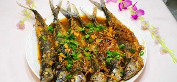 燉鯽魚能放料酒,燉魚時為了避免腥味圖1