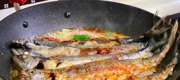 燉鯽魚能放料酒,燉魚時為了避免腥味圖5