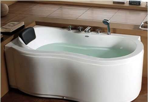 浴缸里的水大約有1什么