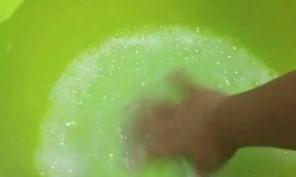 新買(mǎi)的牛仔褲怎樣固色,黑色牛仔褲第一次洗怎么固色圖3