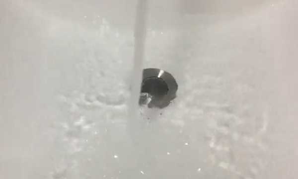 新買(mǎi)的牛仔褲怎樣固色,黑色牛仔褲第一次洗怎么固色圖6