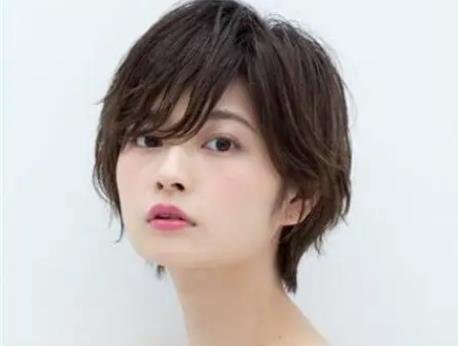 國(guó)字臉適合什么發(fā)型