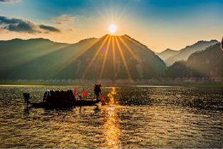 關(guān)于湖光秋色的詩句