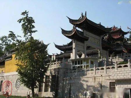 關于南京雞鳴寺的詩句