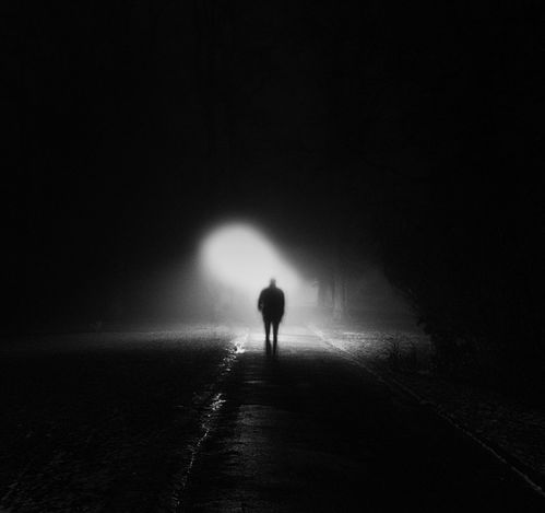 關(guān)于黑夜傷感的詩句