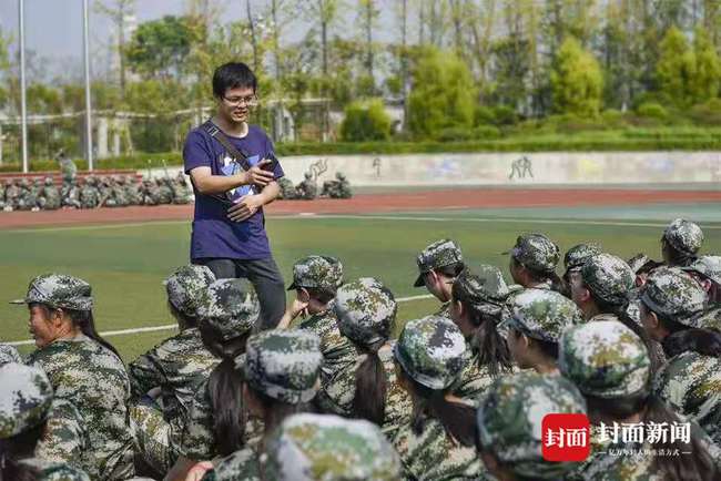 關于軍訓老師作文開頭結尾怎么寫