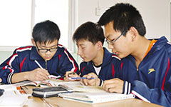 100字幫助同學(xué)的作文開頭結(jié)尾