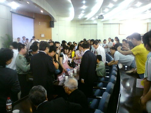 聽報(bào)告會(huì)(聽名師報(bào)告會(huì)有感)