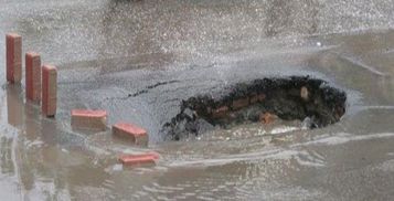 臺風(fēng)暴雨天氣行車注意事項