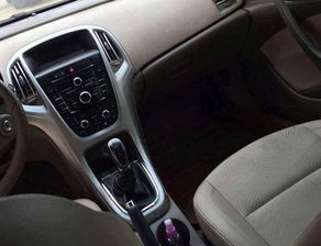 女司機手動擋車駕駛注意事項
