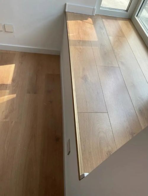 貼地磚注意事項(xiàng),裝飄窗的注意事項(xiàng),砸飄窗注意事項(xiàng)