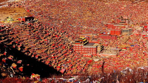 四川色達(dá)旅游穿衣注意事項(xiàng)