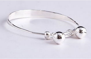 銀手鐲佩戴注意事項,銀手鐲保養(yǎng)及注意事項,戴和田玉手鐲注意事項