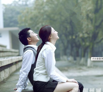 丈夫與情婦幽會，竟發(fā)現(xiàn)妻子和老男人。