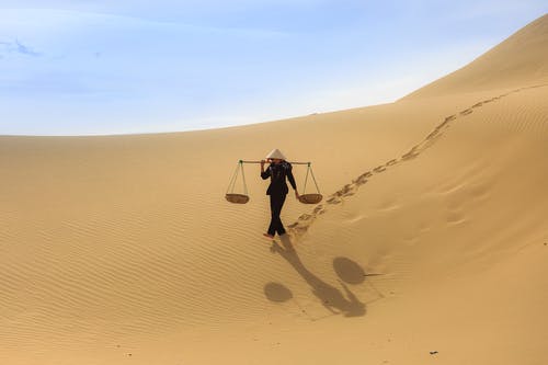 我的四個(gè)姐姐國(guó)色天香現(xiàn)代小說(shuō)許言唐雨許琳在線閱讀