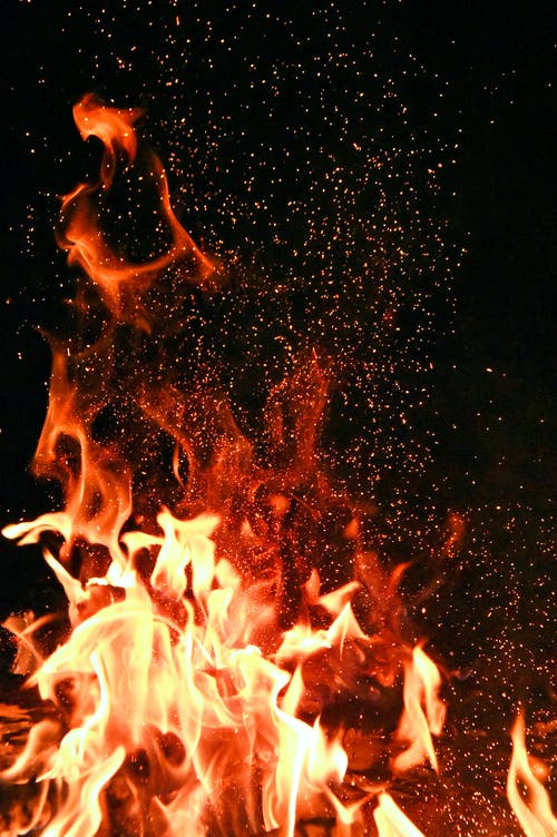 那夜，殘燈陪伴著我隨筆300字