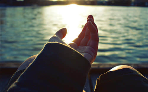 2019年適合發(fā)朋友圈別人必評的句子(96條) 2019年適合發(fā)朋友圈別人必評的句子(96條)