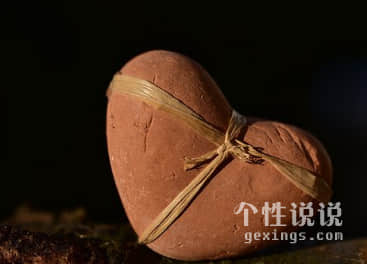 65句經(jīng)典說說：我與你隔著長風(fēng)深谷，近不得，退不舍