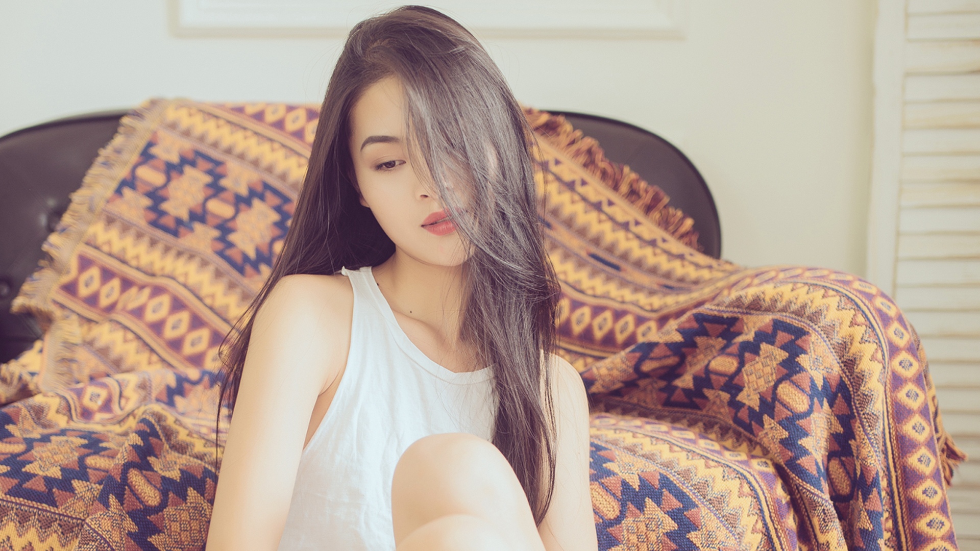 感情路上的經(jīng)典說說：適當(dāng)?shù)墓陋毻鶗屇愀鼜姶? title=
