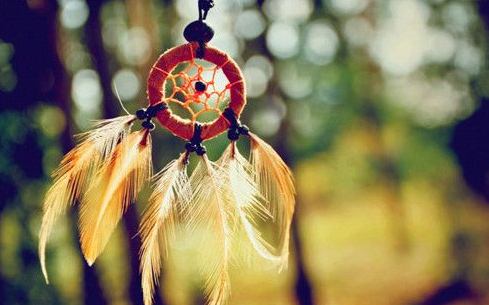 朋友圈一句熱門經(jīng)典說說句子人海茫茫，別回頭也別將就